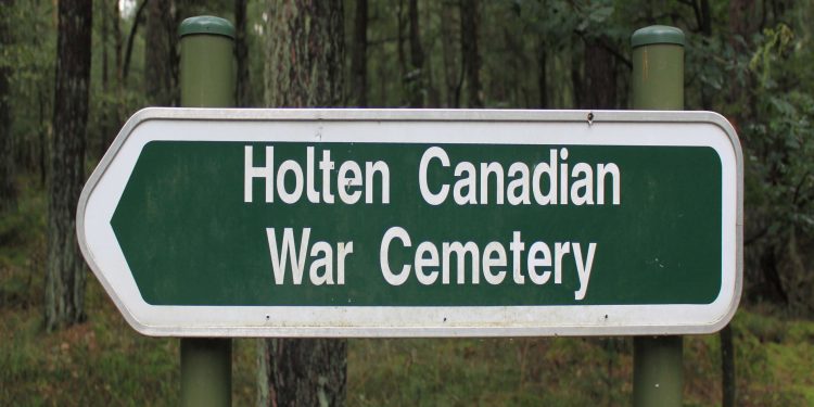 HoltensNieuws.nl Rondleiding Informatiecentrum en Canadese Begraafplaats Rondleiding Informatiecentrum en Canadese Begraafplaats canadese begraafplaats