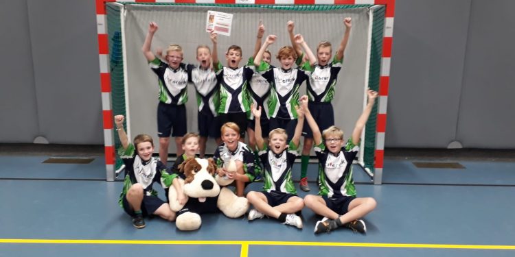 Holterenk en Haarschool winnaars schoolhandbaltoernooi hv holten haarschool dijkerhoek 