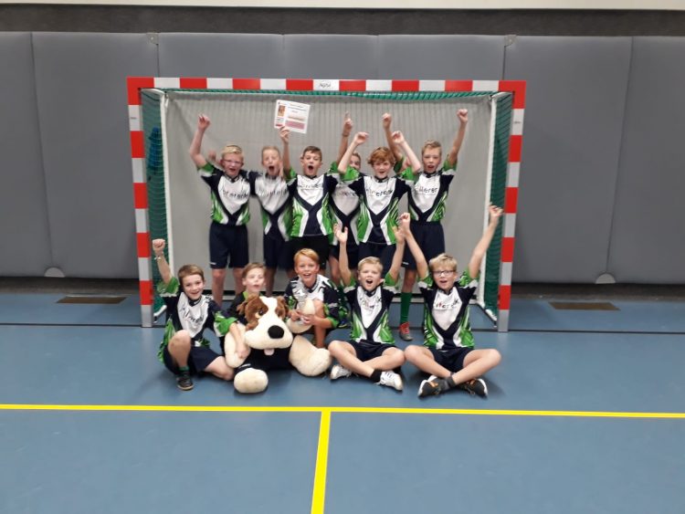 Holterenk en Haarschool winnaars schoolhandbaltoernooi hv holten haarschool dijkerhoek 