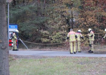 Gaslek op kruising Valkenweg-Rijssenweg brandweer 