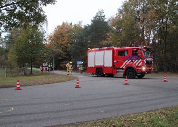 Gaslek op kruising Valkenweg-Rijssenweg brandweer 