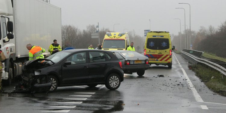 HoltensNieuws.nl Persoon bekneld bij ongeval op de N332 Persoon bekneld bij ongeval op de N332 brandweer