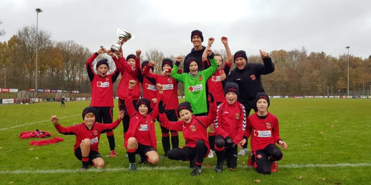 V.V. Holten JO11-1 kampioen vvholten 