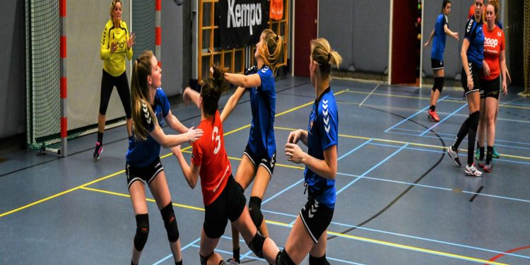Holten pakt na de rust de overwinning tegen Broekland hv holten 