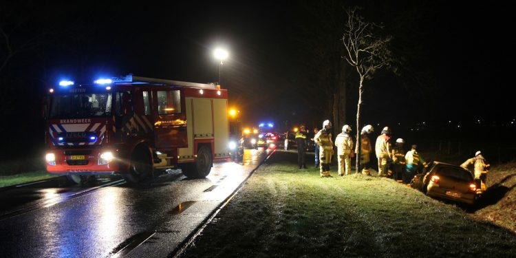 Bestuurder onder invloed valt in slaap na ongeval op Raalterweg politie 