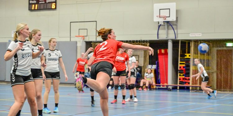 Ook ABS kansloos tegen Holtense handbaldames 
