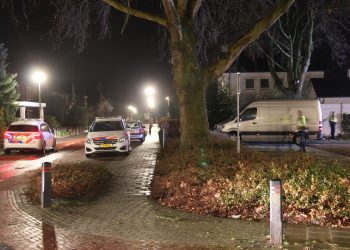 Politie vind gestolen bedrijfsbus op parkeerplaats politie 