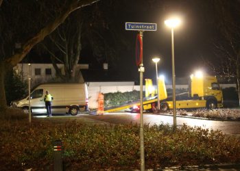Politie vind gestolen bedrijfsbus op parkeerplaats politie 