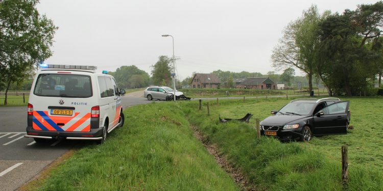 Gewonde bij ongeval met twee auto's 