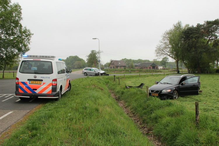 Gewonde bij ongeval met twee auto's 