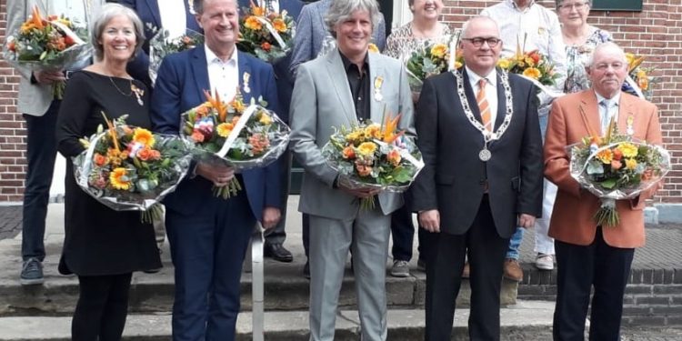 Lintjesregen in Rijssen-Holten rooftop studios espelo dondertman cda 