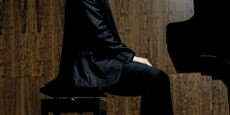 Meesterpianist Hannes Minnaar treedt op in Kandelaar Holten 
