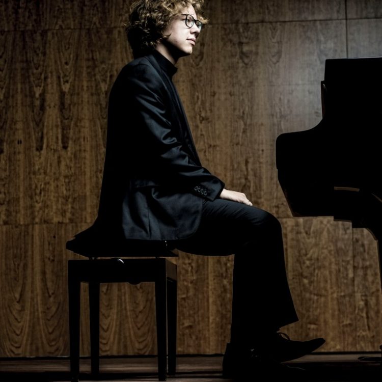 Meesterpianist Hannes Minnaar treedt op in Kandelaar Holten 
