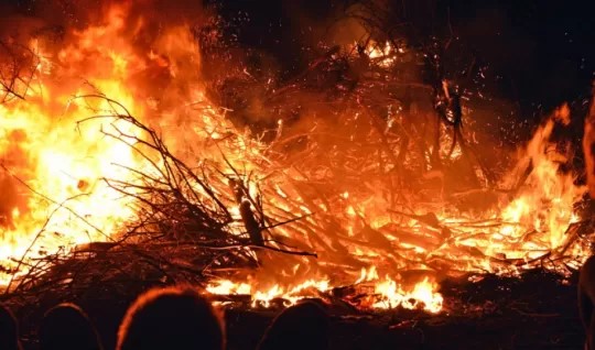 Paasvuur Espelo mag doorgaan in afgeslankte vorm paasvuur gemeente espelo brandweer 