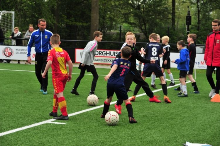 Zeer geslaagde voetbalochtend VV Holten en Go Ahead Eagles vvholten voetbal quiz 