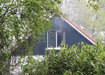 Vakantiewoning onbewoonbaar door flinke binnenbrand brandweer 