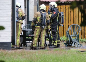 Vakantiewoning onbewoonbaar door flinke binnenbrand brandweer 