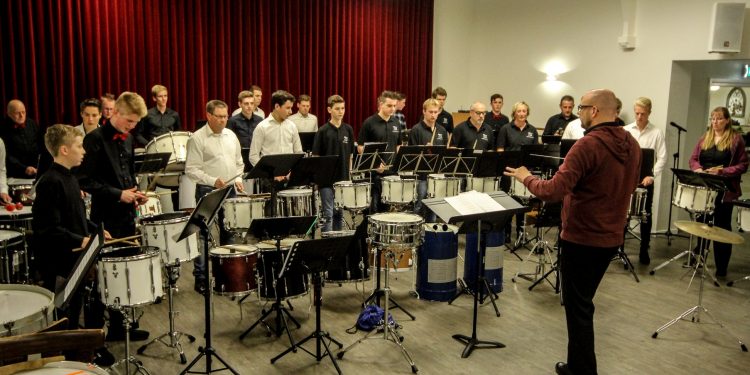 H.M.V. collecteert voor de Anjeractie in Holten hmv 