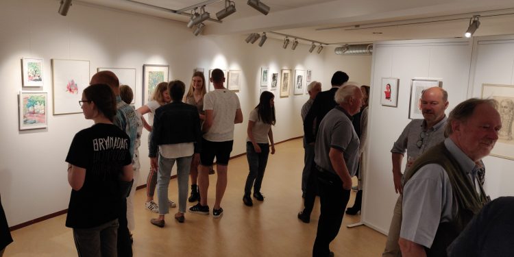De Waerdenborch exposeert variaties Nagelhoutcollectie op hoog niveau waerdenborch kulturhus de waerdenborch 