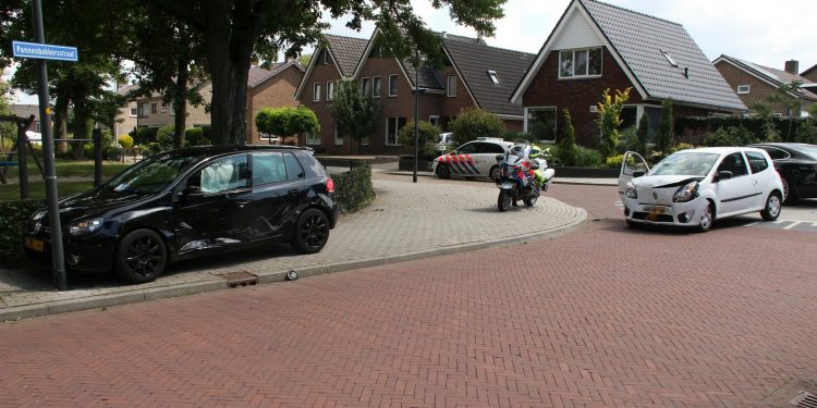 Gewonde bij ongeval tussen twee auto's de Kol aanrijding 