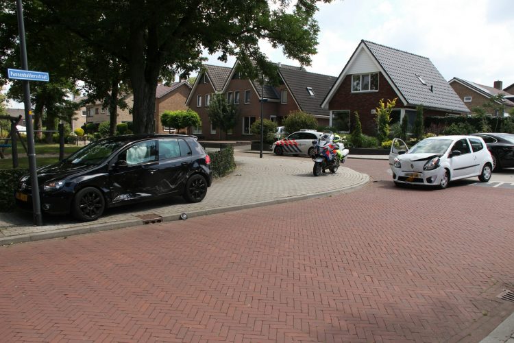 Gewonde bij ongeval tussen twee auto's de Kol aanrijding 