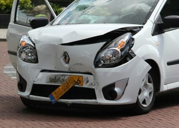Gewonde bij ongeval tussen twee auto's de Kol aanrijding 