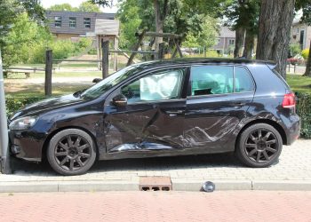 Gewonde bij ongeval tussen twee auto's de Kol aanrijding 