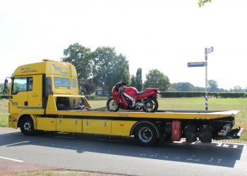 Motorrijder verliest de macht over het stuur en raakte gewond 