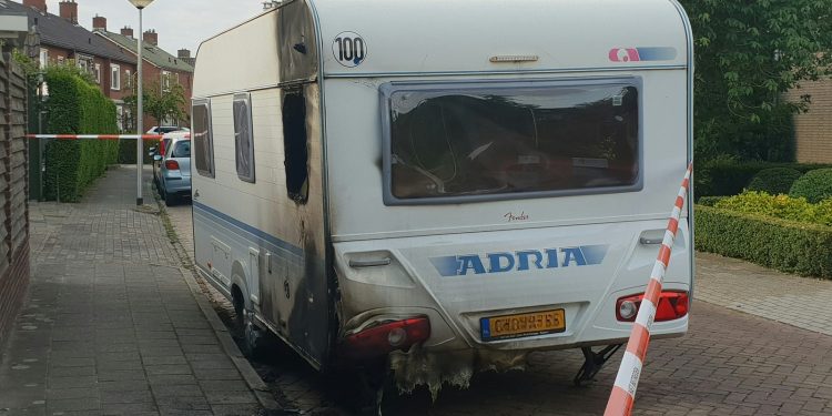 Opnieuw verdachte voertuig brand in Holten politie brandweer 