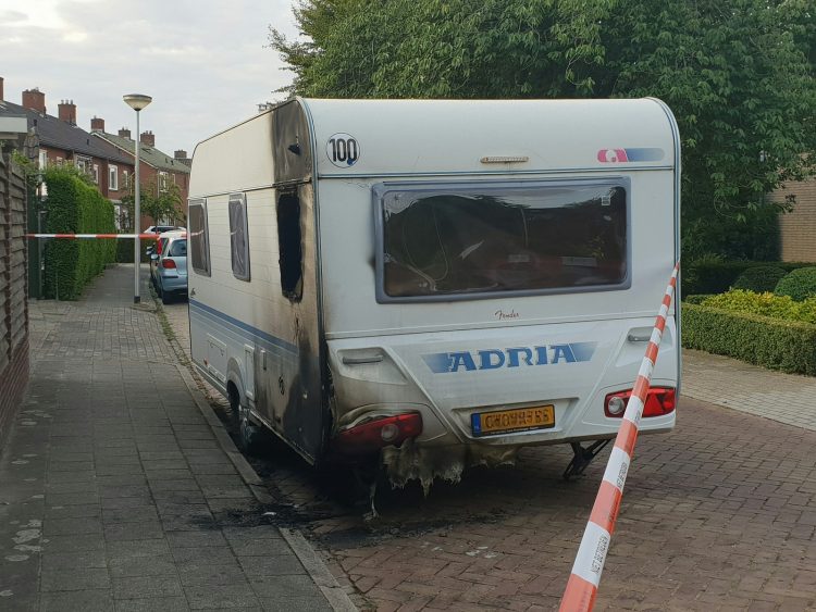 Opnieuw verdachte voertuig brand in Holten politie brandweer 