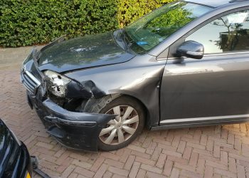 Ongeval met twee auto's op De Kol 