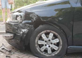 Ongeval met twee auto's op De Kol 