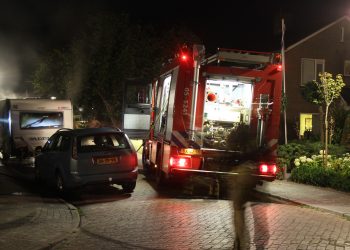 Opnieuw verdachte voertuig brand in Holten politie brandweer 