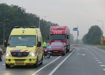Ongeval tussen vrachtwagen en auto op kruising N332 