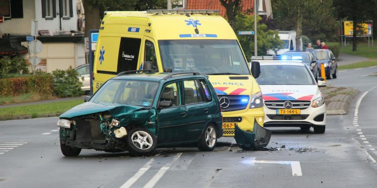 Gewonden bij aanrijding op kruising Deventerweg aanrijding 
