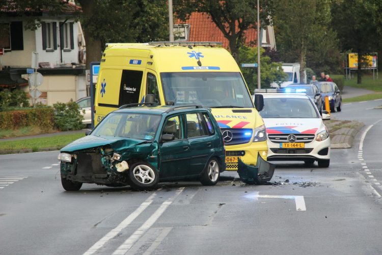 Gewonden bij aanrijding op kruising Deventerweg aanrijding 