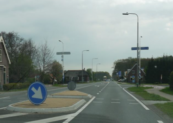 Theo de Rooij Classic omarmt Welcome Again Veterans politie canadese begraafplaats 
