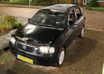 Auto brandt uit aan de Gaardenstraat politie brandweer 