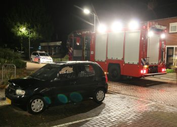 Auto brandt uit aan de Gaardenstraat politie brandweer 