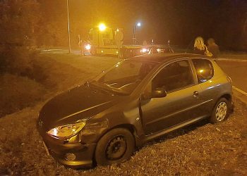 Automobilist rijdt door na ongeval politie aanrijding 