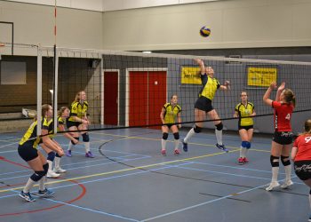 Eenvoudige winst voor dames 3 mintonette 
