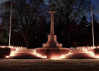Herdenkingslichten Canadese Begraafplaats op 24 december svnf canadese begraafplaats 