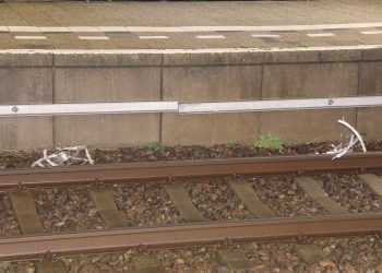 Vandalen leggen fiets op spoor en zorgen voor schade 