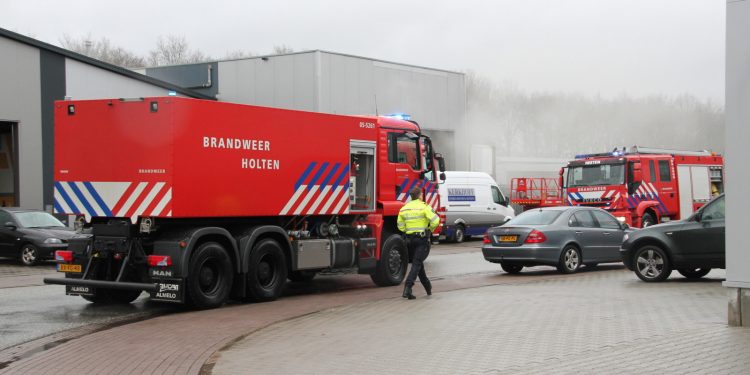HoltensNieuws.nl Brand autoschadebedrijf Henk Schuiterd Brand autoschadebedrijf Henk Schuiterd brandweer