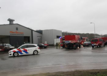 Brand autoschadebedrijf Henk Schuiterd brandweer 