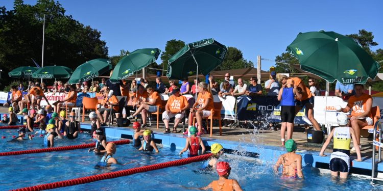 HoltensNieuws.nl Klaarstomen voor de 36e editie Triathlon Holten Klaarstomen voor de 36e editie Triathlon Holten triathlon atletiekvereniging