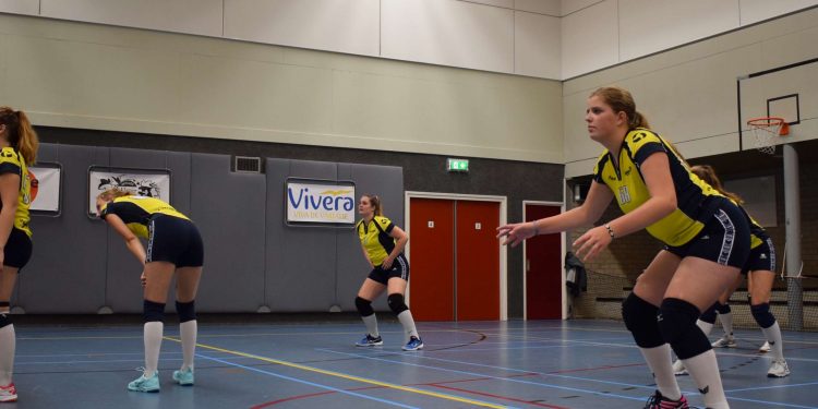 Mintonette volleybal DS1 verliest de topper tegen Tornado Geesteren volleybal mintonette 
