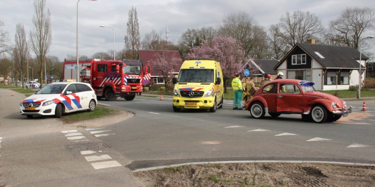 HoltensNieuws.nl Gewonde bij ongeval op de kruising Jeurlinksweg met de Deventerweg Gewonde bij ongeval op de kruising Jeurlinksweg met de Deventerweg