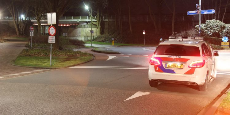 Weer een vrachtwagen tegen spoorbrug politie 