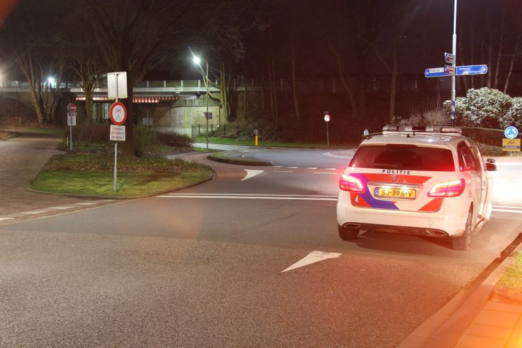 Weer een vrachtwagen tegen spoorbrug politie 